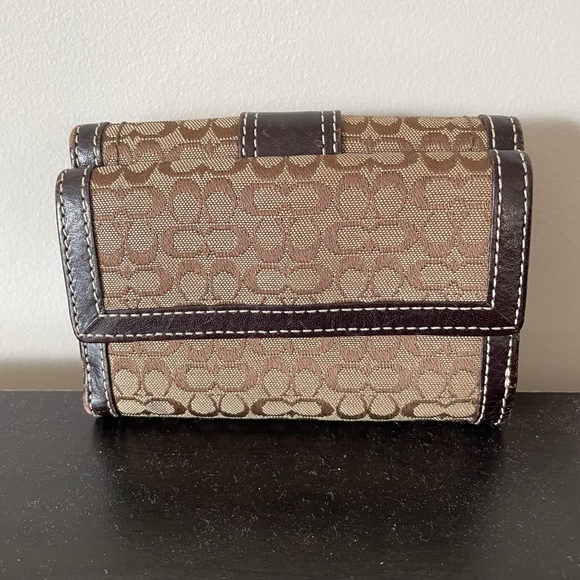 Coach signature C wallet! - Picture 3 of 8